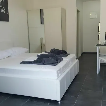 Grey House Apartment Makarska